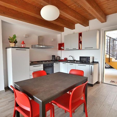 Red Apartment In Marciaga Di Costermano Ngoại thất bức ảnh