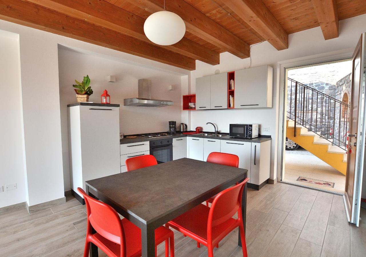 Red Apartment In Marciaga Di Costermano Ngoại thất bức ảnh