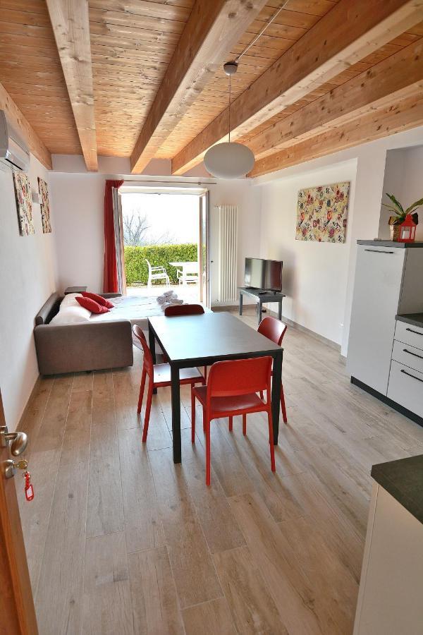 Red Apartment In Marciaga Di Costermano Ngoại thất bức ảnh