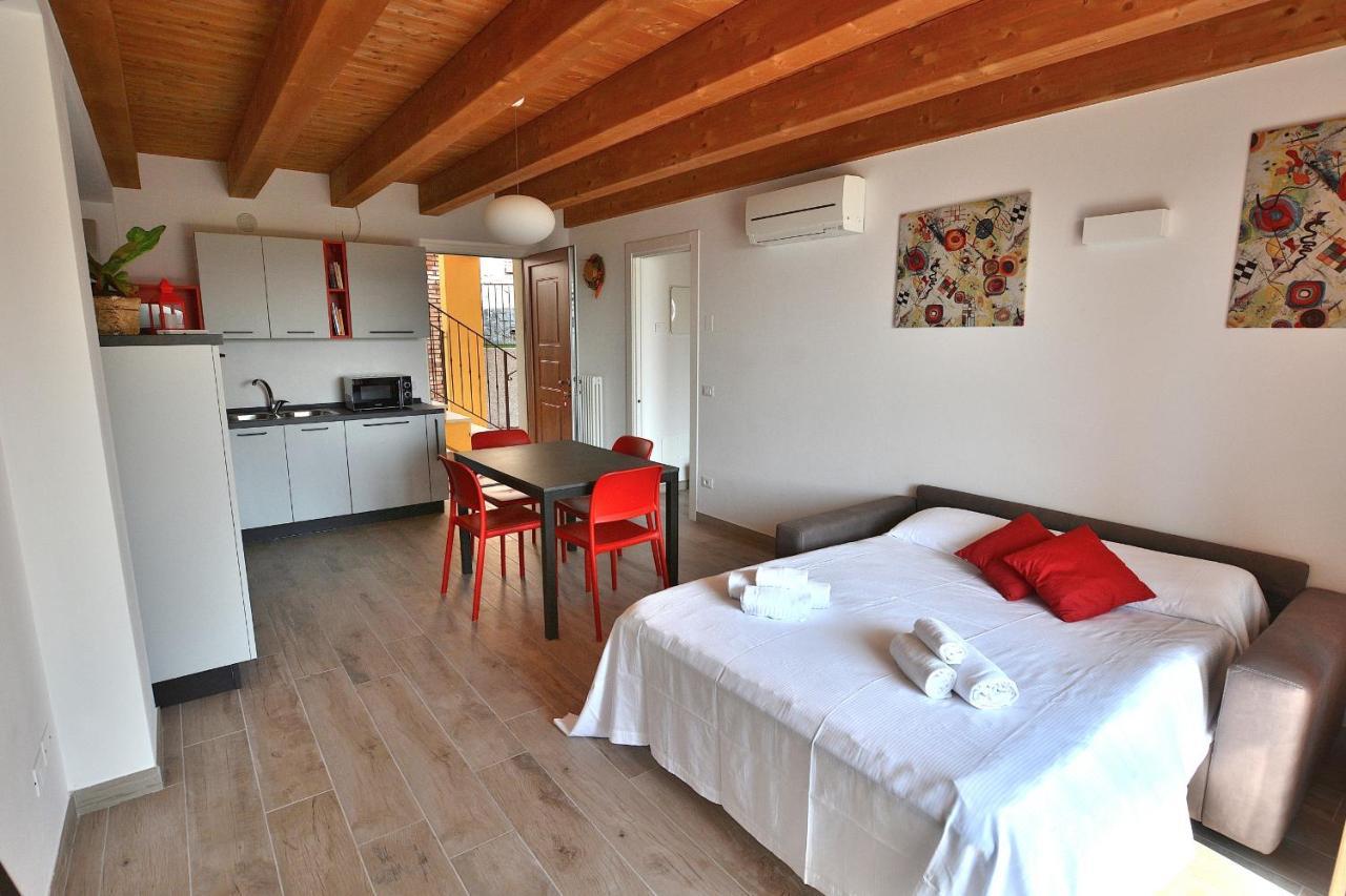 Red Apartment In Marciaga Di Costermano Ngoại thất bức ảnh